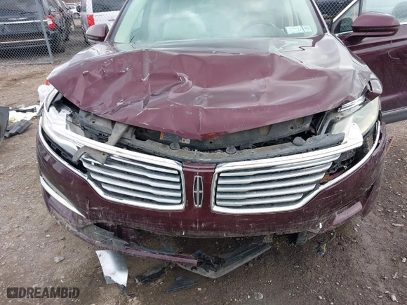 2017 Lincoln MKC Reserve with VIN 5LMCJ3D9XHUL71880, listed as a IAAI auction lot 41880944 with 116,670 mi miles. Bid and sale history available at carsss.com. Image 6.