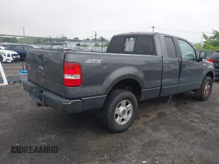 2004 Ford F-150 STX z VIN 1FTRX14W44NC09922, wystawiony jako IAAI lot #42451619 z przebiegiem 239 802 mil mil oraz . Historia ofert i sprzedaży dostępna na DreamBid. Obrazek 4.