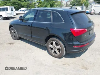 2010 Audi Q5 Premium Plus z VIN WA1LKAFP4AA058751, wystawiony jako IAAI lot #42414738 z przebiegiem 152 771 mil mil oraz . Historia ofert i sprzedaży dostępna na DreamBid. Obrazek 3.