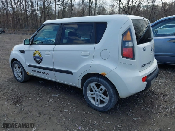 2010 Kia Soul + with VIN KNDJT2A22A7701882, listed as a IAAI auction lot 42064314 with 174,010 mi miles. Bid and sale history available at carsss.com. Image 3.