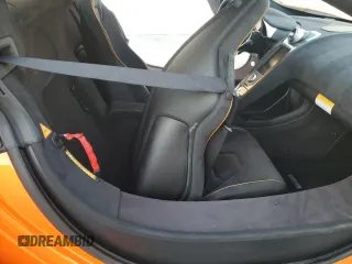 2016 McLaren 650S z VIN SBM11FAA8GW005859, wystawiony jako Copart lot #83104094 z przebiegiem Nie podano mil oraz Nie do naprawy. Historia ofert i sprzedaży dostępna na DreamBid. Obrazek 10.
