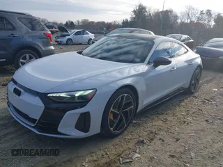2023 Audi RS e-tron GT z VIN WAUBHBFW5P7903655, wystawiony jako IAAI lot #40952092 z przebiegiem 8 959 mil mil oraz . Historia ofert i sprzedaży dostępna na DreamBid. Obrazek 19.