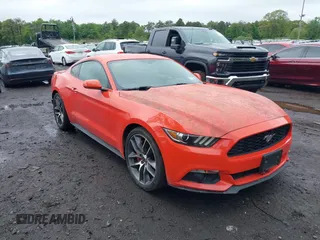 2015 Ford Mustang EcoBoost z VIN 1FA6P8TH6F5308152, wystawiony jako IAAI lot #42372211 z przebiegiem 69 886 mil mil oraz . Historia ofert i sprzedaży dostępna na DreamBid. Obrazek 1.