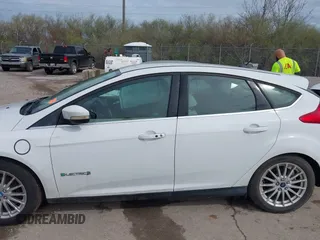 2013 Ford Focus Electric with VIN 1FADP3R49DL273355, listed as a IAAI auction lot 41931111 with 17,078 mi miles and . Bid and sale history available at DreamBid. Image 14.