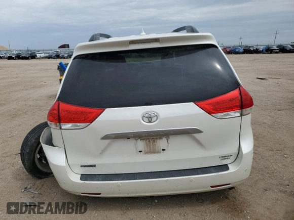 2012 Toyota Sienna XLE с VIN 5TDDK3DC8CS043732, выставлен на аукционе Copart как лот 58037885 с пробегом 234 881 миль миль и Списание • Salvage title. История ставок и продаж доступна на DreamBid. Изображение 6.