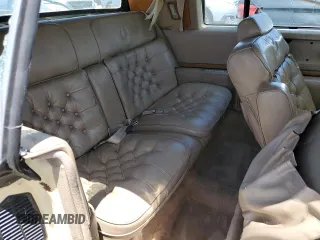 1985 Cadillac Eldorado z VIN 1G6EL5782FE675028, wystawiony jako Copart lot #57709655 z przebiegiem 63 347 mil mil oraz Tytuł czysty. Historia ofert i sprzedaży dostępna na DreamBid. Obrazek 10.