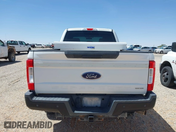 2017 Ford F-250 XLT z VIN 1FT7X2B67HEB14146, wystawiony jako IAAI lot #42256811 z przebiegiem 121 617 mil mil oraz . Historia ofert i sprzedaży dostępna na DreamBid. Obrazek 16.