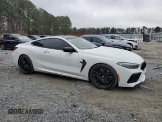2020 BMW M8 z VIN WBSAE0C09LCD76941, wystawiony jako Copart lot #43378505 z przebiegiem 67 146 mil mil oraz Czysty tytuł • Clean title. Historia ofert i sprzedaży dostępna na DreamBid. Obrazek 4.