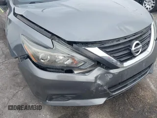 2017 Nissan Altima SL z VIN 1N4AL3AP2HC498095, wystawiony jako IAAI lot #42453384 z przebiegiem 138 736 mil mil oraz . Historia ofert i sprzedaży dostępna na DreamBid. Obrazek 6.