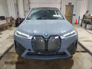 2024 BMW iX xDrive50 z VIN WB523CF0XRCP21815, wystawiony jako Copart lot #51520885 z przebiegiem 6 664 mil mil oraz Szkoda całkowita • Salvage title. Historia ofert i sprzedaży dostępna na DreamBid. Obrazek 5.