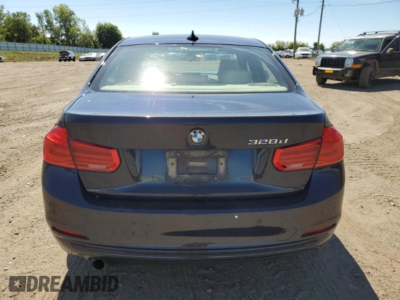 2016 BMW 3 Series 328d z VIN WBA8E5C50GK388562, wystawiony jako Copart lot #69833464 z przebiegiem 93 762 mil mil oraz Czysty tytuł • Clean title. Historia ofert i sprzedaży dostępna na DreamBid. Obrazek 6.