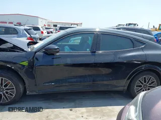 2024 Ford Mustang Mach-E Premium z VIN 3FMTK3SU6RMA04875, wystawiony jako IAAI lot #42296785 z przebiegiem 17 340 mil mil oraz . Historia ofert i sprzedaży dostępna na DreamBid. Obrazek 14.