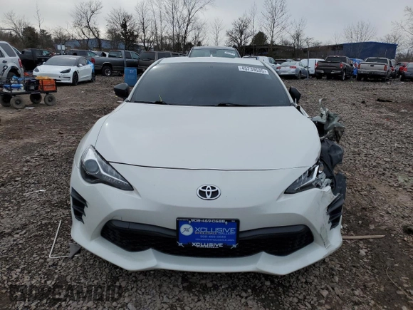 2017 Toyota 86 z VIN JF1ZNAA19H8706666, wystawiony jako Copart lot #45739535 z przebiegiem 60 824 mil mil oraz Szkoda całkowita • Salvage title. Historia ofert i sprzedaży dostępna na DreamBid. Obrazek 5.