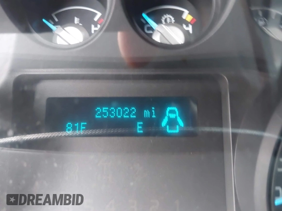 2013 Ford F-250 XL z VIN 1FT7X2A64DEA86642, wystawiony jako IAAI lot #42278335 z przebiegiem 253 022 mil mil oraz . Historia ofert i sprzedaży dostępna na DreamBid. Obrazek 15.