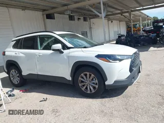 2022 Toyota Corolla Cross LE z VIN 7MUCAABG3NV030906, wystawiony jako IAAI lot #42475640 z przebiegiem 119 135 mil mil oraz . Historia ofert i sprzedaży dostępna na DreamBid. Obrazek 13.