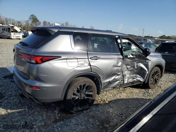 2023 Mitsubishi Outlander SE with VIN JA4J3UA87PZ024531, listed as a Copart auction lot 47557035 with 27,600 mi miles and Salvage Title. Bid and sale history available at carsss.com. Image 3.