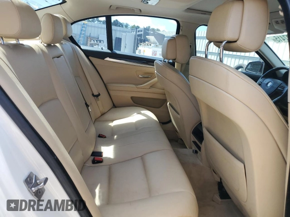 2012 BMW 5 Series 535i z VIN WBAFR7C51CC808292, wystawiony jako Copart lot #61137415 z przebiegiem 201 134 mil mil oraz Czysty tytuł • Clean title. Historia ofert i sprzedaży dostępna na DreamBid. Obrazek 10.