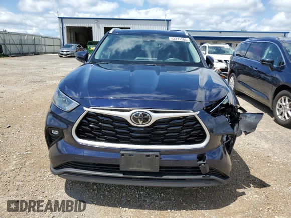 2022 Toyota Highlander XLE with VIN 5TDGZRBH3NS227229, listed as a Copart auction lot 62271585 with 92,883 mi miles and Salvage title. Bid and sale history available at DreamBid. Image 5.