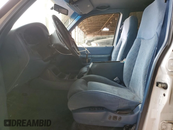 1996 Ford Explorer XL z VIN 1FMDU34X4TUB28989, wystawiony jako Copart lot #45748985 z przebiegiem 169 879 mil mil oraz Szkoda całkowita • Salvage title. Historia ofert i sprzedaży dostępna na DreamBid. Obrazek 7.