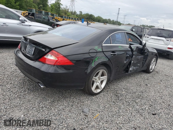 2008 Mercedes-Benz CLS 550 z VIN WDDDJ72X98A131361, wystawiony jako Copart lot #52164835 z przebiegiem 212 709 mil mil oraz Szkoda całkowita • Salvage title. Historia ofert i sprzedaży dostępna na DreamBid. Obrazek 3.