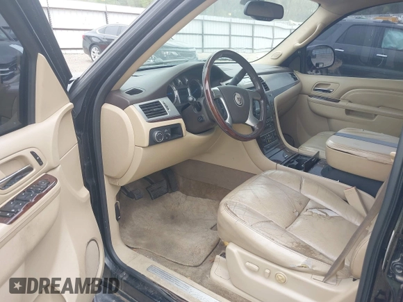 2010 Cadillac Escalade z VIN 1GYUCAEF1AR264105, wystawiony jako IAAI lot #41882488 z przebiegiem 190 113 mil mil oraz . Historia ofert i sprzedaży dostępna na DreamBid. Obrazek 19.