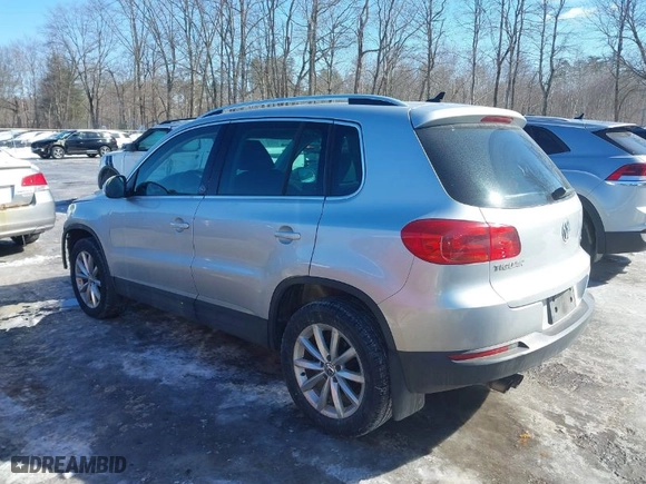 2017 Volkswagen Tiguan Wolfsburg Edition with VIN WVGSV7AX6HK031070, listed as a IAAI auction lot 41621220 with 138,048 mi miles. Bid and sale history available at carsss.com. Image 14.