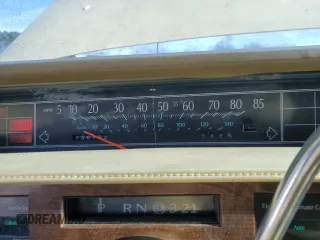 1990 Cadillac DeVille z VIN 1G6CD5333L4256377, wystawiony jako Copart lot #42613635 z przebiegiem 136 754 mil mil oraz Szkoda całkowita • Salvage title. Historia ofert i sprzedaży dostępna na DreamBid. Obrazek 9.