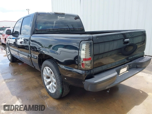 2005 Chevrolet Silverado 1500 LS with VIN 2GCEC13T151170050, listed as a IAAI auction lot 42066907 with 135,682 mi miles and . Bid and sale history available at DreamBid. Image 3.