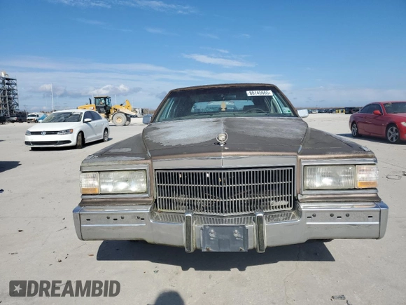1990 Cadillac Brougham z VIN 1G6DW5476LR727151, wystawiony jako Copart lot #88145665 z przebiegiem Nie podano mil oraz Tytuł czysty. Historia ofert i sprzedaży dostępna na DreamBid. Obrazek 5.