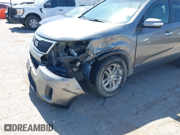 2015 Kia Sorento LX with VIN 5XYKTCA69FG584972, listed as a IAAI auction lot 42315973 with 165,907 mi miles and . Bid and sale history available at DreamBid. Image 6.