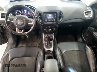 2018 Jeep Compass Latitude z VIN 3C4NJDBB0JT482336, wystawiony jako Copart lot #55093735 z przebiegiem 64 965 mil mil oraz Nie do naprawy. Historia ofert i sprzedaży dostępna na DreamBid. Obrazek 8.