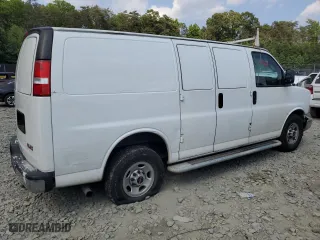2017 GMC Savana Cargo Van with VIN 1GTW7AFF1H1908339, listed as a Copart auction lot 58879394 with 93,372 mi miles and Salvage Title. Bid and sale history available at carsss.com. Image 3.