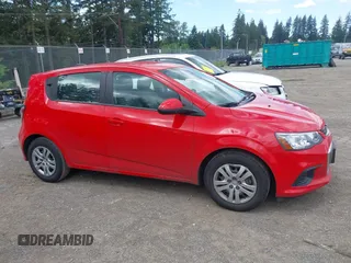 2020 Chevrolet Sonic LT z VIN 1G1JG6SB2L4115688, wystawiony jako IAAI lot #42326438 z przebiegiem 33 871 mil mil oraz . Historia ofert i sprzedaży dostępna na DreamBid. Obrazek 13.