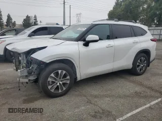2023 Toyota Highlander L z VIN 5TDKDRAH0PS521992, wystawiony jako Copart lot #52966025 z przebiegiem 9 856 mil mil oraz Szkoda całkowita • Salvage title. Historia ofert i sprzedaży dostępna na DreamBid. Obrazek 1.