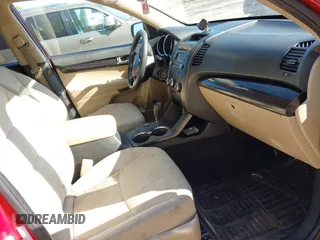 2011 Kia Sorento LX with VIN 5XYKTDA2XBG078063, listed as a IAAI auction lot 41829544 with 174,081 mi miles. Bid and sale history available at carsss.com. Image 5.