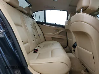 2011 BMW 5 Series 535i z VIN WBAFR7C52BC604471, wystawiony jako Copart lot #57076375 z przebiegiem 119 104 mil mil oraz Szkody całkowita. Historia ofert i sprzedaży dostępna na DreamBid. Obrazek 10.