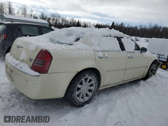 2005 Chrysler 300 with VIN 2C3AA63H45H581998, listed as a Copart auction lot 44332505 with 154,932 mi miles and Clean Title. Bid and sale history available at carsss.com. Image 3.