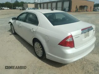 2010 Ford Fusion Hybrid z VIN 3FADP0L31AR387443, wystawiony jako IAAI lot #40034145 z przebiegiem 153 847 mil mil oraz . Historia ofert i sprzedaży dostępna na DreamBid. Obrazek 3.