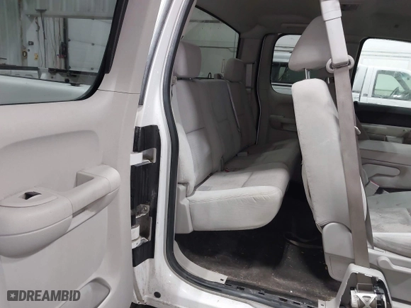 2009 Chevrolet Silverado 1500 LT with VIN 1GCEK290X9Z273261, listed as a IAAI auction lot 41904308 with 128,274 mi miles. Bid and sale history available at carsss.com. Image 8.