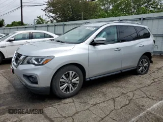 2019 Nissan Pathfinder SV z VIN 5N1DR2MM5KC637088, wystawiony jako Copart lot #55981835 z przebiegiem 104 826 mil mil oraz Szkoda całkowita • Salvage title. Historia ofert i sprzedaży dostępna na DreamBid. Obrazek 1.