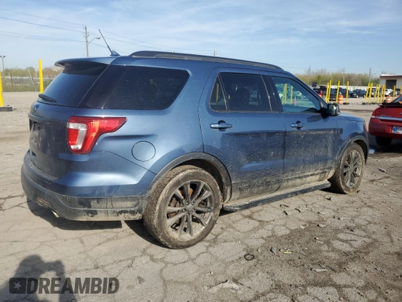 2018 Ford Explorer XLT z VIN 1FM5K7D82JGA41100, wystawiony jako Copart lot #53668305 z przebiegiem 117 733 mil mil oraz Szkody całkowita. Historia ofert i sprzedaży dostępna na DreamBid. Obrazek 3.