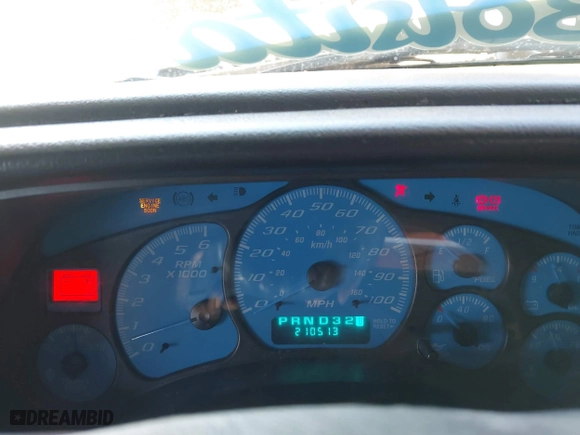 2000 Chevrolet Silverado 1500 with VIN 1GCEC14WXYZ170472, listed as a IAAI auction lot 40407202 with 210,513 mi miles. Bid and sale history available at carsss.com. Image 7.