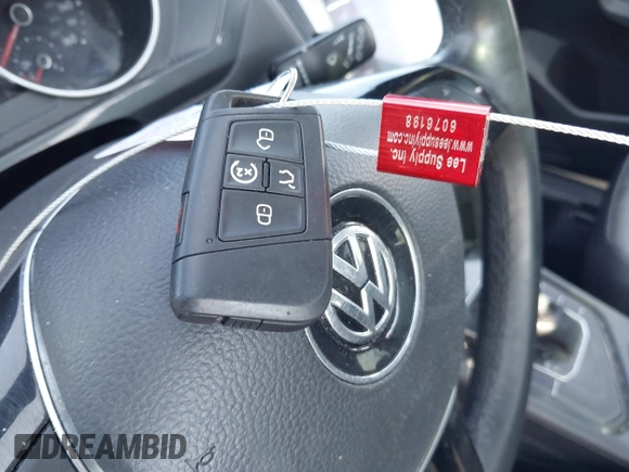 2018 Volkswagen Tiguan SEL z VIN 3VV3B7AX5JM091021, wystawiony jako IAAI lot #42392698 z przebiegiem 107 595 mil mil oraz . Historia ofert i sprzedaży dostępna na DreamBid. Obrazek 11.