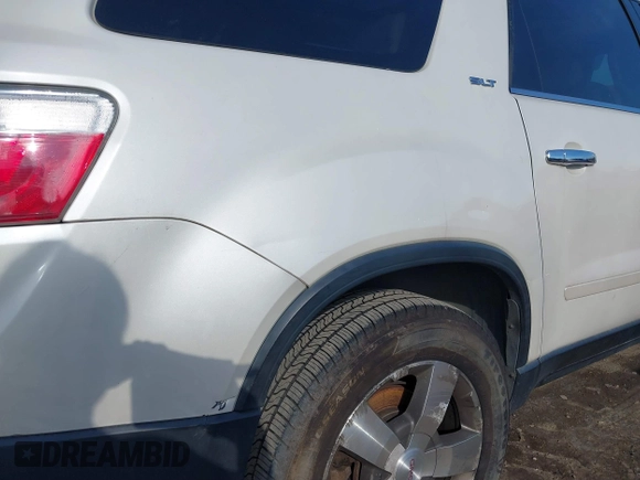 2011 GMC Acadia SLT2 with VIN 1GKKVSED1BJ184190, listed as a IAAI auction lot 41685394 with 211,742 mi miles. Bid and sale history available at carsss.com. Image 13.