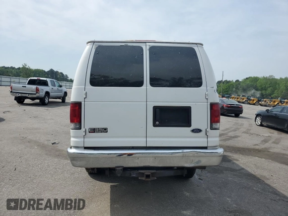 2005 Ford Econoline Passenger XL z VIN 1FBSS31P15HA82110, wystawiony jako Copart lot #52785675 z przebiegiem 158 908 mil mil oraz Szkoda całkowita • Salvage title. Historia ofert i sprzedaży dostępna na DreamBid. Obrazek 6.