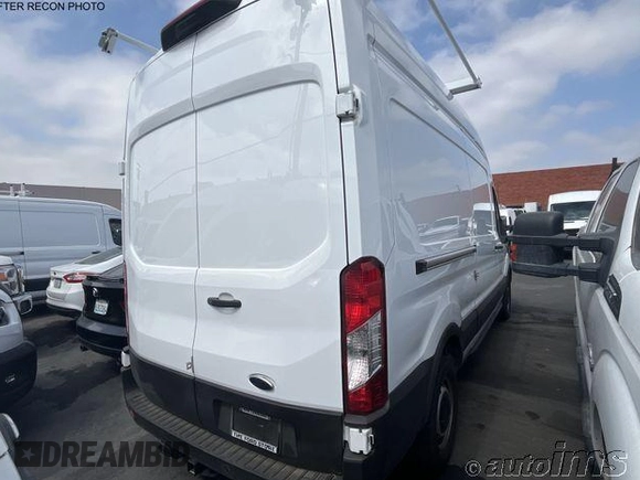 2023 Ford Transit Cargo z VIN 1FTBR1X80PKC02609, wystawiony jako IAAI lot #42845487 z przebiegiem 6 879 mil mil oraz . Historia ofert i sprzedaży dostępna na DreamBid. Obrazek 2.