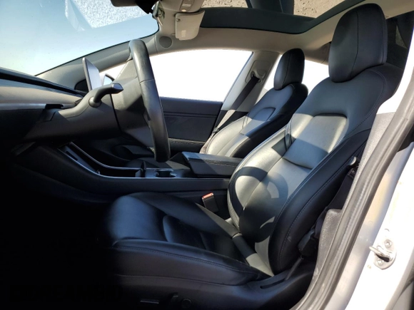 2018 Tesla Model 3 Long Range Battery z VIN 5YJ3E1EB7JF065140, wystawiony jako Copart lot #51916035 z przebiegiem 110 709 mil mil oraz Szkody całkowita. Historia ofert i sprzedaży dostępna na DreamBid. Obrazek 7.