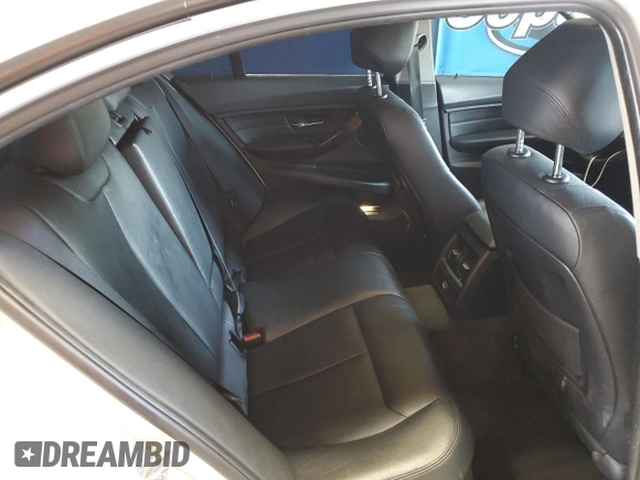 2015 BMW 3 Series 328i xDrive z VIN WBA3B5C5XFP653959, wystawiony jako Copart lot #61956095 z przebiegiem 97 599 mil mil oraz Szkoda całkowita • Salvage title. Historia ofert i sprzedaży dostępna na DreamBid. Obrazek 10.