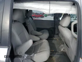 2018 Toyota Sienna XLE Auto Access Seat with VIN 5TDYZ3DC3JS904227, listed as a Copart auction lot 45050625 with Not Provided miles and Salvage Title. Bid and sale history available at DreamBid. Image 11.