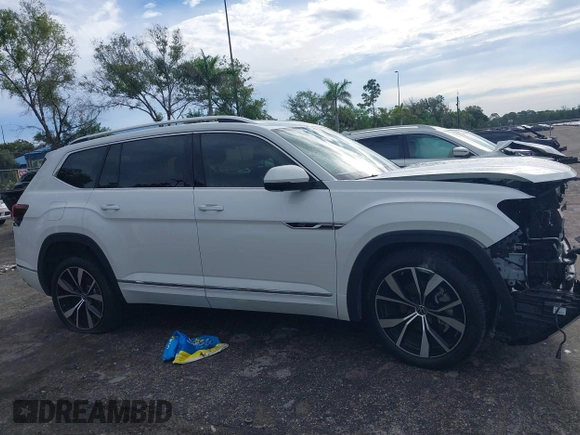 2024 Volkswagen Atlas SEL Premium R-Line z VIN 1V2FR2CA3RC528268, wystawiony jako IAAI lot #40248966 z przebiegiem 13 401 mil mil oraz . Historia ofert i sprzedaży dostępna na DreamBid. Obrazek 13.
